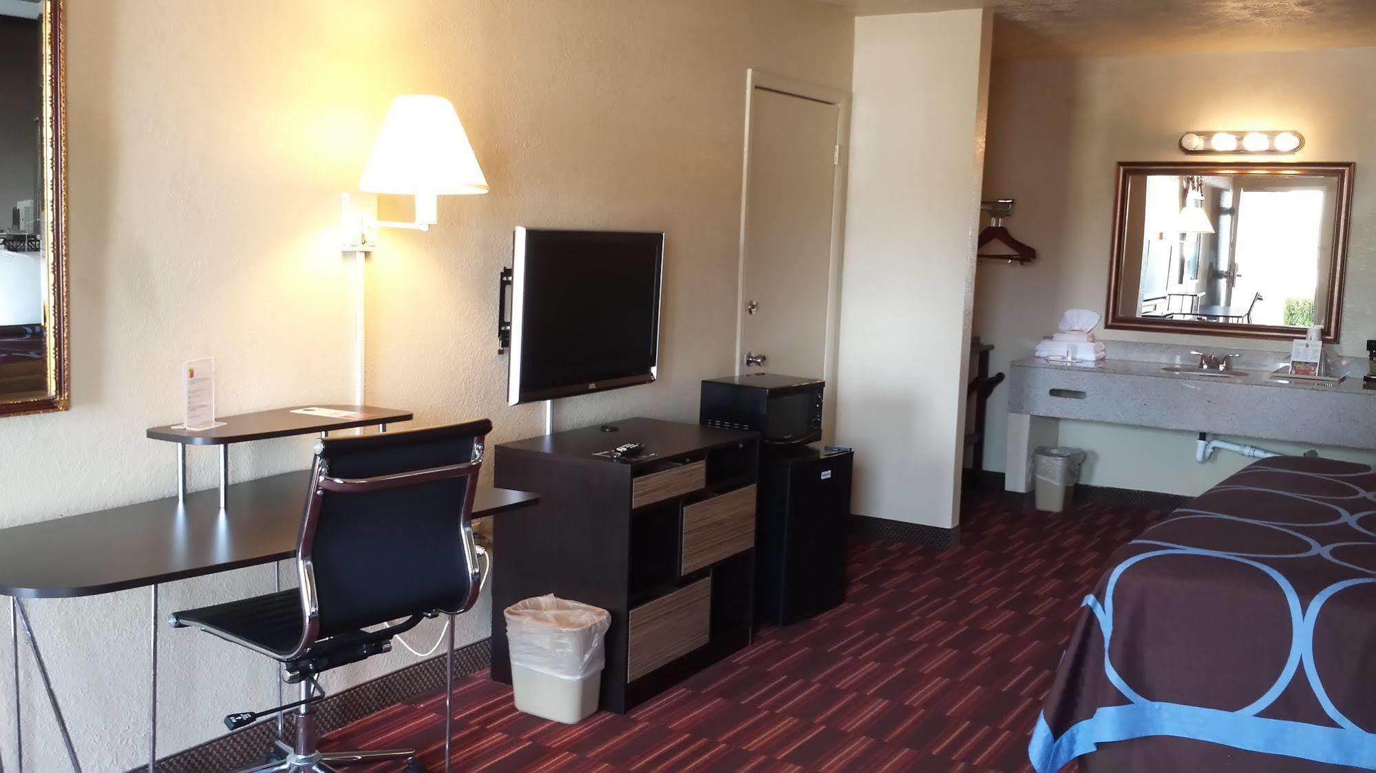 Super 8 By Wyndham College Park/Atlanta Airport West Motel Exterior photo