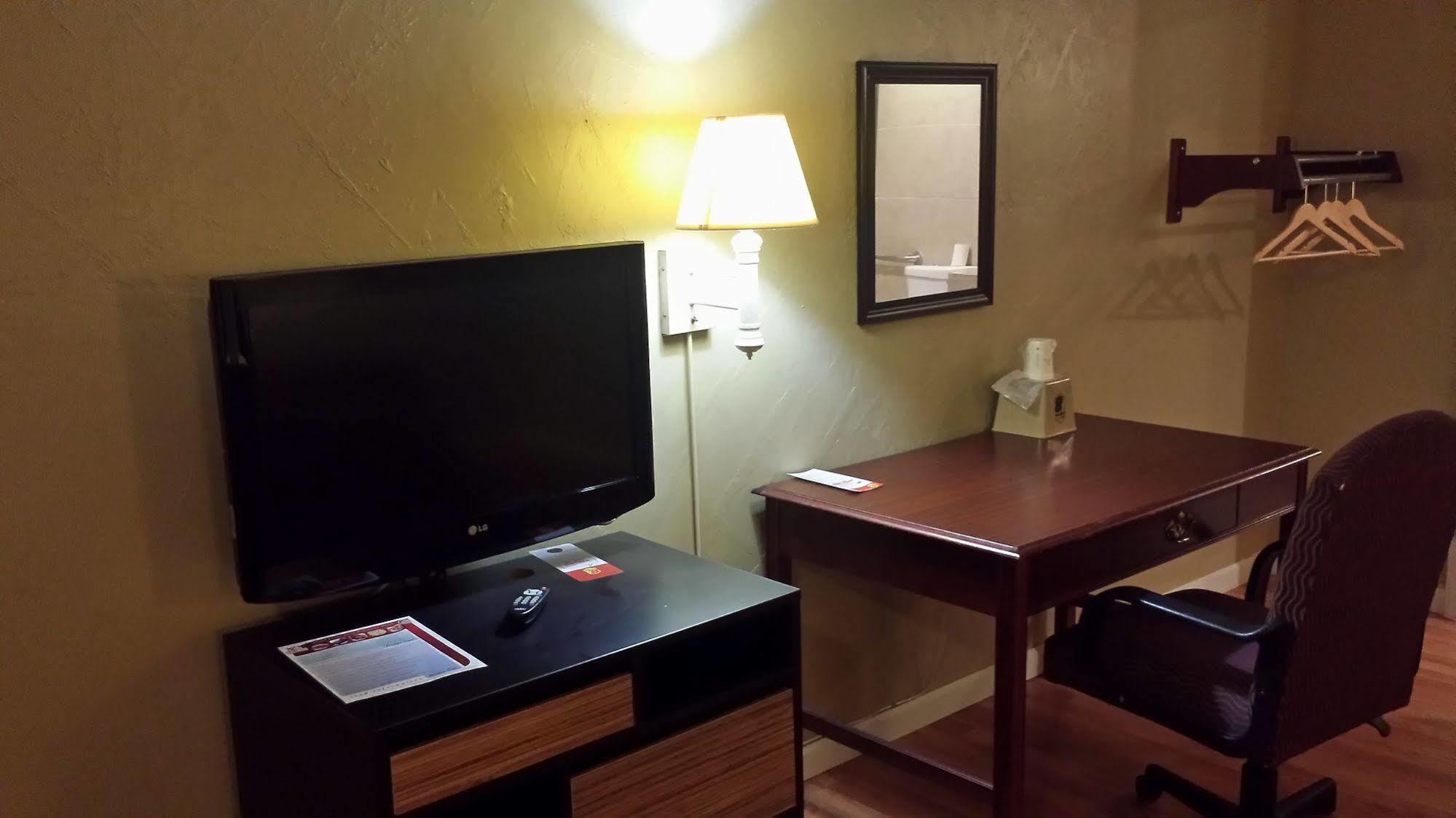 Super 8 By Wyndham College Park/Atlanta Airport West Motel Exterior photo