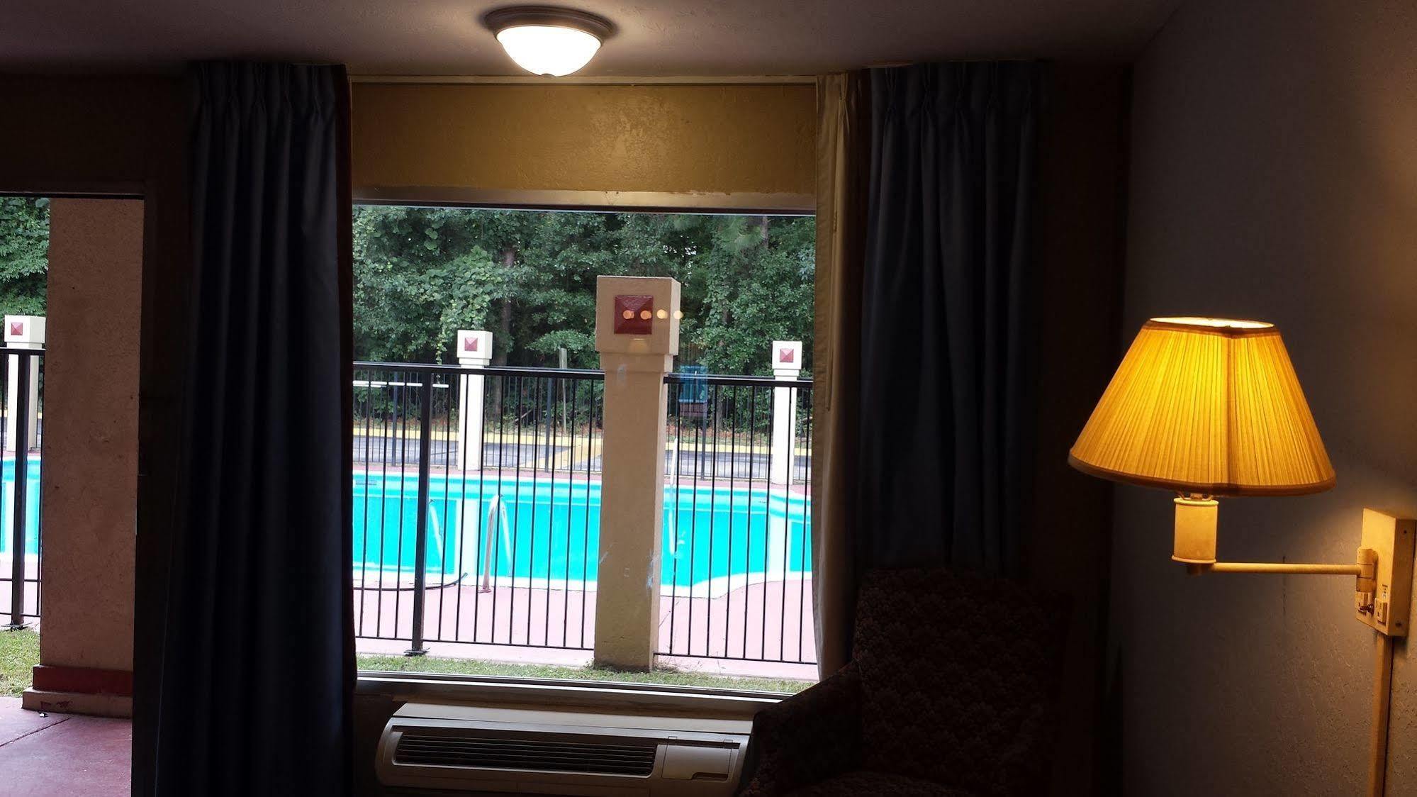 Super 8 By Wyndham College Park/Atlanta Airport West Motel Exterior photo